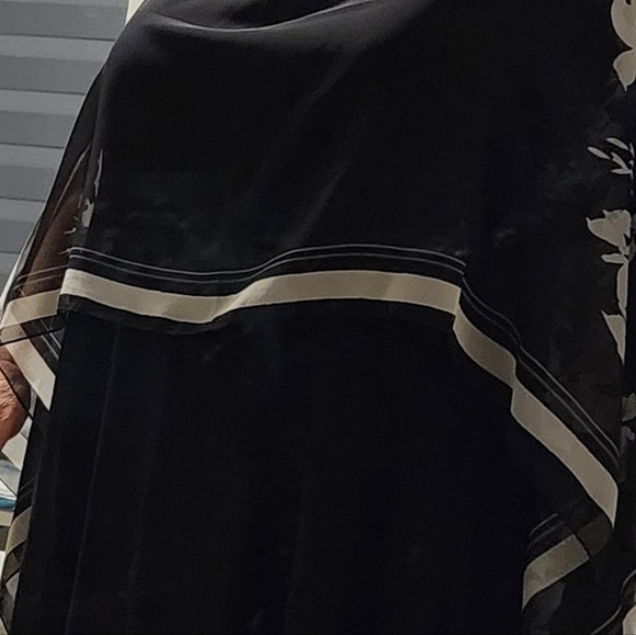 Black Wrap - Picture 7 of 9